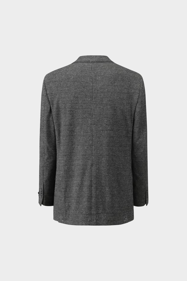 베이직하고 클래식한 디자인의 남성 솔리드 니트 재킷입니다. 부드러운 촉감의 니트 소재로 제작되어 봄, 가을 간절기에 활용하기 좋으며, 일상생활에서 편안하게 착용할 수 있습니다. 레귤러핏에 싱글 버튼 여밈 방식으로 깔끔한 실루엣을 연출하며, 출근룩, 비즈니스 캐주얼, 모임룩 등 다양한 TPO에 활용 가능합니다. 미니멀하고 캐주얼한 스타일을 즐기는 남성에게 적합하며, 무지 디자인으로 어떤 옷에도 쉽게 매치할 수 있습니다.
