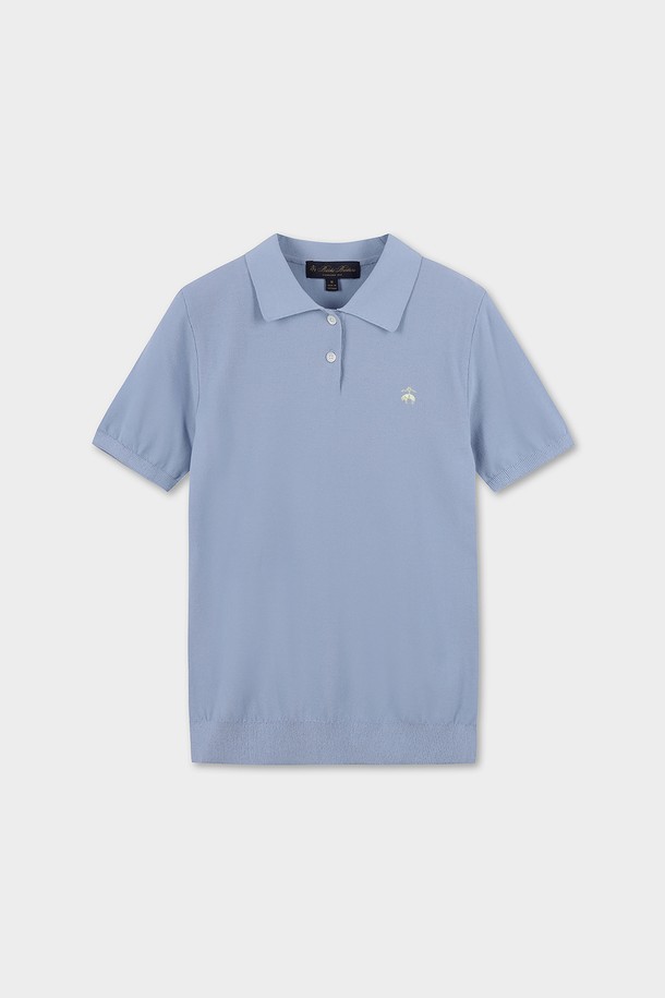 [여성] 코튼 폴로 반팔 스웨터 (블루)는 부드러운 면 소재로 제작되어 편안한 착용감을 선사합니다. 베이직하고 클래식한 스타일로, 데이트룩이나 카페룩에 잘 어울립니다. 레귤러 핏의 반소매 디자인이며, 왼쪽 가슴에는 시그니처 로고 자수 디테일이 돋보입니다. 신축성 있는 소재로 활동성을 높였으며, 얇은 두께감으로 봄, 여름 시즌에 시원하게 입을 수 있습니다. 미니멀하고 캐주얼한 스타일을 즐기는 여성에게 추천합니다.
