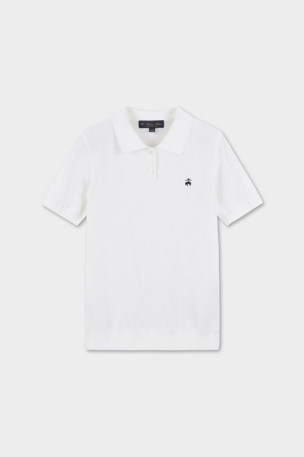 [여성] 코튼 폴로 반팔 스웨터 (화이트)는 부드러운 촉감의 면 소재로 제작되어 시원하고 편안한 착용감을 선사합니다. 레귤러 핏으로 제작되었으며, 신축성이 뛰어난 코튼사를 사용하여 활동성을 높였습니다. 깔끔한 폴로넥 디자인에 왼쪽 가슴 부분의 로고 자수 디테일이 돋보입니다. 베이직하고 캐주얼한 스타일로 데이트룩, 카페룩, 봄 소풍룩 등 다양한 TPO에 활용하기 좋습니다. 미니멀하고 클래식한 스타일을 즐기는 여성분들께 추천합니다.
