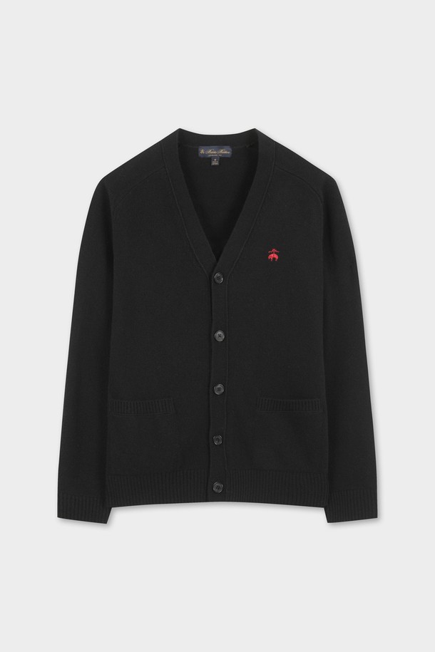 블랙 컬러의 울 가디건 (울 가디건 (블랙) (BBWCMBF405))입니다. 여성용으로 가을, 겨울에 착용하기 좋은 두꺼운 두께감의 긴 소매 크롭 기장 가디건입니다. 부드러운 촉감의 울 소재로 제작되었으며, 베이직하고 미니멀한 스타일을 연출합니다. V넥 라인에 버튼 여밈 방식이며, 포켓 디테일이 있어 실용성을 더했습니다. 겨울 데일리룩, 모임룩, 데이트룩 등 다양한 TPO에 활용할 수 있는 아이템입니다.
