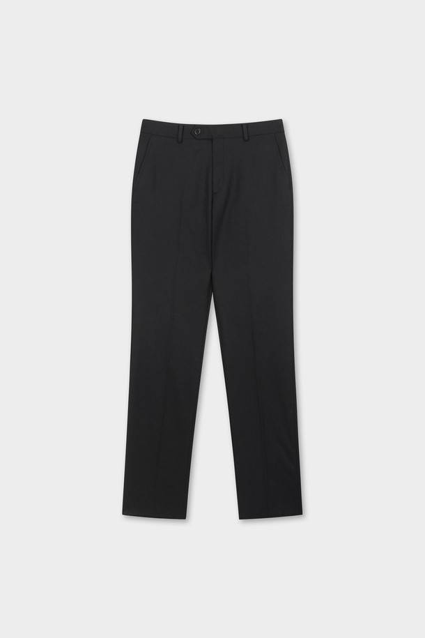 **울 트라우져 (블랙) (BBPCMBF401)**

가을, 겨울 시즌을 위한 남성용 울 트라우져입니다. 클래식하고 포멀한 스타일로, 오피스룩, 회의룩, 출근룩에 적합합니다. 레귤러핏의 긴 기장 바지로, 두꺼운 울 소재를 사용하여 보온성을 높였습니다. 무지 디자인으로 미니멀한 느낌을 주며, 정장 바지 또는 포멀웨어로 활용하기 좋습니다.
