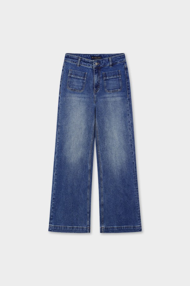 [여성] 포켓 데님 (블루) (BBPDWBF502)는 캐주얼하고 미니멀한 스타일을 추구하는 여성들을 위한 데님 팬츠입니다. 봄, 여름, 가을 계절에 적합하며, 데이트룩과 쇼핑룩에 잘 어울립니다. 루즈핏 와이드 크롭 기장으로 편안하면서도 스타일리시한 연출이 가능합니다. 뻣뻣한 데님 소재에 무지 패턴, 포켓 디테일이 더해져 베이직하면서도 실용적인 디자인을 완성합니다.
