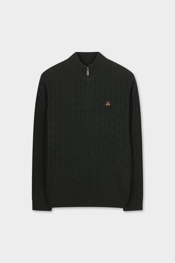 온라인 전용 [Online Exclusive] 반집업 케이블 스웨터 (다크그린) (BBWZMOF411)는 가을과 겨울, 베이직하고 클래식한 스타일을 연출하기 좋은 남성용 상의입니다. 두꺼운 두께감의 울 소재로 제작되어 부드러운 촉감을 선사하며, 레귤러 핏과 긴소매, 반집업 네크라인이 특징입니다. 다크그린 컬러의 케이블 패턴이 돋보이며, 출근룩, 비즈니스 캐주얼, 모임룩 등 다양한 TPO에 활용 가능합니다. 미니멀하고 클래식한 스타일을 선호하는 남성분들에게 추천하는 아이템입니다.
