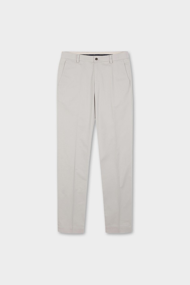 레귤러핏 코튼 스트레치 어드밴티지 치노 (스톤) (BBPCMFZ502)는 남성용 치노팬츠입니다. 부드러운 촉감의 면과 스판덱스 혼방 소재로 제작되어 편안한 착용감을 제공하며, 사계절 활용 가능합니다. 레귤러핏 스트레이트 디자인으로 베이직하고 클래식한 스타일을 연출하며, 출근룩 및 비즈니스 캐주얼에 적합합니다. 논아이론 처리, 스트레치 소재, 슬란트 포켓, 버튼 백포켓, 최소 주름 등의 기능성으로 실용성을 더했습니다. 스톤 컬러의 무지 디자인으로 미니멀하고 세련된 스타일을 완성해 보세요.
