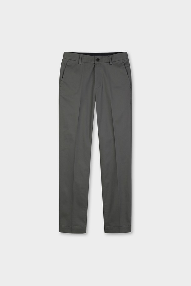 슬림핏 코튼 스트레치 어드밴티지 치노 (마그넷) (BBPCMFZ501)는 부드러운 촉감의 면 소재에 스트레치 기능이 더해져 편안한 착용감을 선사합니다. 베이직하고 캐주얼한 스타일로, 봄, 가을에 활용하기 좋은 긴 기장의 치노팬츠입니다. 출근룩과 비즈니스 캐주얼에 적합하며, 캐주얼, 클래식, 미니멀 스타일을 연출하기 좋습니다. 슬림핏으로 제작되어 세련된 핏을 자랑하며, 마그넷 컬러로 다양한 상의와 매치하기 용이합니다. 무지 디자인으로 어떤 스타일에도 잘 어울려 활용도가 높습니다.
