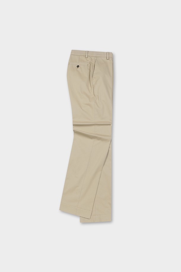 슬림핏 코튼 스트레치 어드밴티지 치노 (브리티쉬카키)는 남성용 치노팬츠입니다. 봄, 여름, 가을에 착용하기 좋으며, 일상 및 출근룩, 비즈니스 캐주얼에 적합합니다. 베이직하고 캐주얼한 스타일을 연출하며, 슬림핏 디자인으로 깔끔한 핏을 선사합니다. 면 소재에 스트레치 기능이 더해져 편안한 착용감을 제공합니다.
