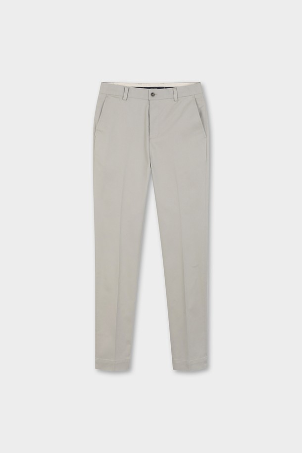 레귤러핏 헤비웨이트 어드밴티지 치노 (카키) (BBPCMMZ532)는 남성용 치노팬츠입니다. 일상 및 오피스룩, 비즈니스 캐주얼에 적합하며, 베이직하고 클래식한 스타일을 연출합니다. 사계절 착용 가능하며, 두꺼운 두께감으로 안정감을 줍니다. 면과 스판덱스 혼방 소재로 제작되어 편안한 착용감과 활동성을 제공합니다. 논아이론 가공, 슬랜트 포켓, 버튼 백포켓, 플랫 프론트 디자인이 특징이며, 핏은 레귤러핏입니다.
