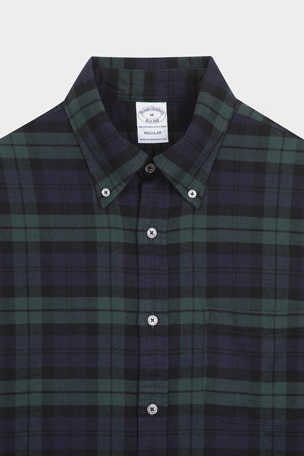 소멜로스 플란넬 체크 셔츠 (멀티) (BBTHMMF401)는 남성용 상의입니다. 부드러운 촉감의 플란넬 소재로 제작되었으며, 가을과 겨울에 착용하기 좋은 두꺼운 두께감을 자랑합니다. 캐주얼, 베이직 스타일의 루즈핏 셔츠로, 다양한 멀티, 네이비, 그린 컬러의 체크 패턴이 돋보입니다. 칼라 넥라인과 긴 소매, 버튼다운 디자인으로 클래식하면서도 미니멀한 무드를 연출합니다. 일상복으로 활용하기 좋은 아이템입니다.
