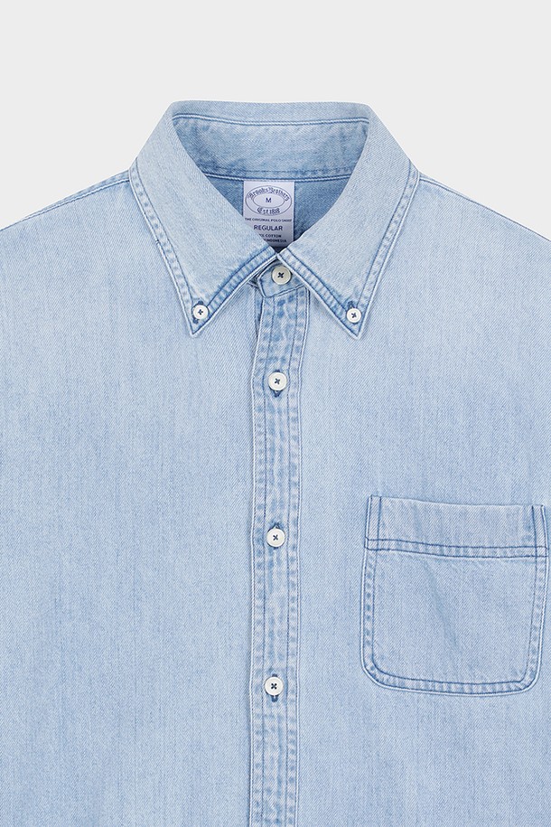 가볍고 시원한 코튼 샴브레이 셔츠 (라이트인디고) (BBTHMMF307)는 봄, 여름 시즌에 적합한 남성 셔츠입니다. 부드러운 촉감의 샴브레이 면 소재로 제작되어 편안한 착용감을 선사하며, 레귤러 핏과 긴 소매 기장으로 깔끔한 실루엣을 연출합니다. 베이직하고 캐주얼한 스타일로, 일상복뿐만 아니라 출근룩이나 비즈니스 캐주얼에도 활용 가능합니다. 차이나 칼라 디자인과 가슴 포켓 디테일이 특징이며, 미니멀, 클래식한 스타일을 선호하는 분들께 추천합니다. 라이트인디고 컬러는 어떤 하의와도 잘 어울려 다양한 스타일링을 연출할 수 있습니다.
