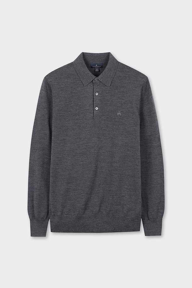 메리노울 로고 폴로 스웨터 (차콜) (BBWTMNF301)는 부드러운 촉감의 메리노울 소재로 제작되어 가을과 겨울에 따뜻하게 착용하기 좋은 남성용 니트 스웨터입니다. 클래식하고 베이직한 스타일의 레귤러핏 폴로넥 긴소매 디자인으로, 로고 패턴이 은은하게 포인트가 됩니다. 두께감이 있어 보온성이 뛰어나며, 출근룩, 비즈니스 캐주얼, 모임룩 등 다양한 TPO에 활용하기 좋습니다. 클래식, 미니멀, 캐주얼 스타일을 즐겨 입는 남성에게 추천합니다.
