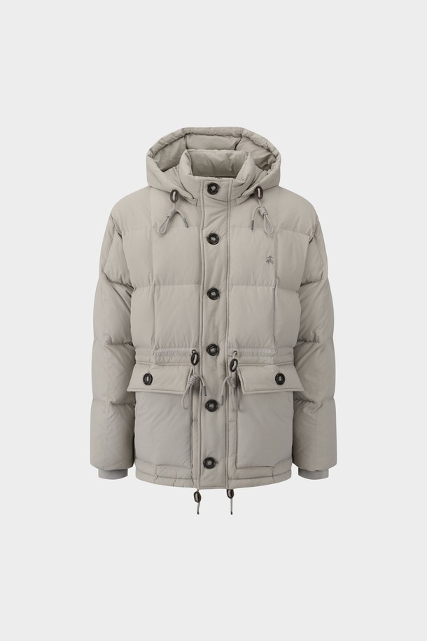 카라코람 다운점퍼 (라이트그레이) (BBOPMBF405)는 겨울철 캐주얼 스타일을 위한 필수 아이템입니다. 오버핏 디자인에 숏패딩 스타일로, 트렌디한 핏을 연출하며, 가볍고 부드러운 나일론 소재로 제작되어 편안한 착용감을 선사합니다. 넉넉한 두께감과 후드, 포켓, 스트링 디테일로 보온성을 높였으며, 버튼 여밈 방식으로 간편하게 착용할 수 있습니다. 무지 디자인의 라이트그레이 컬러는 다양한 룩에 매치하기 용이하여 겨울철 데일리 아우터로 활용하기 좋습니다.
