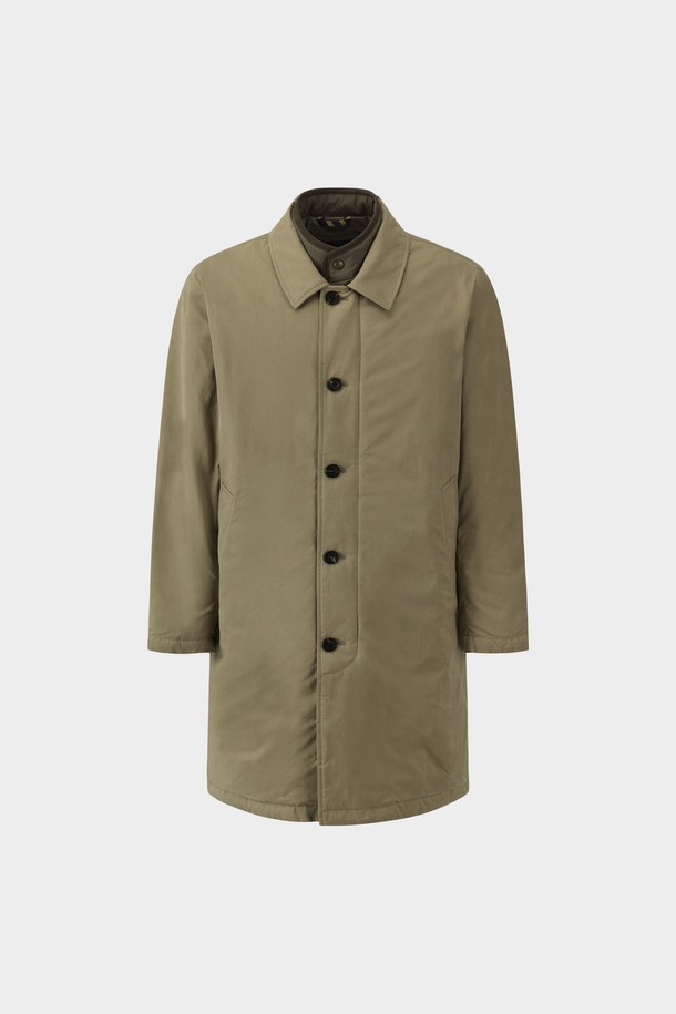 베이직하고 클래식한 스타일의 여성용 디테처블 다운 코트입니다. 롱 기장에 두꺼운 두께감으로 겨울철 따뜻하게 착용할 수 있습니다. 무지 패턴의 베이지 컬러로 어떤 옷에도 잘 어울리며, 출근룩에 적합합니다. 버튼 여밈 방식과 레귤러핏으로 깔끔한 실루엣을 연출합니다. 디테처블 디자인으로 다양한 스타일을 연출할 수 있습니다.
