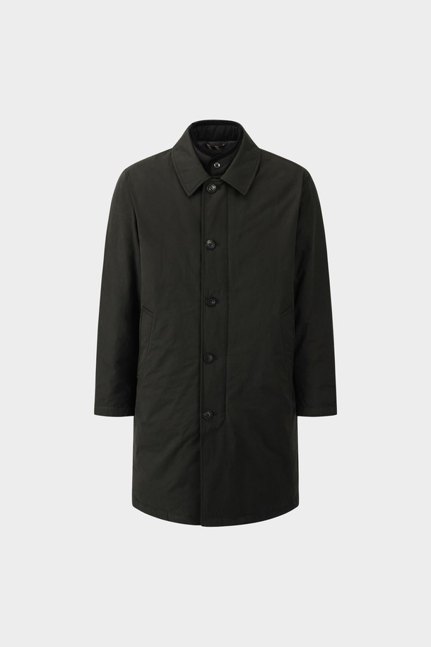 차콜 색상의 남성용 디테처블 다운코트입니다. 추운 겨울철, 출근룩과 미니멀, 클래식 스타일을 모두 아우르는 베이직한 디자인으로 활용도가 높습니다. 부드러운 촉감의 나일론 소재와 두꺼운 두께감, 패딩 안감으로 보온성을 극대화했습니다. 롱 기장의 레귤러핏으로 제작되었으며, 버튼 여밈 방식과 긴 소매 디자인이 특징입니다. 탈부착 가능한 디자인으로 다양한 스타일 연출이 가능합니다.
