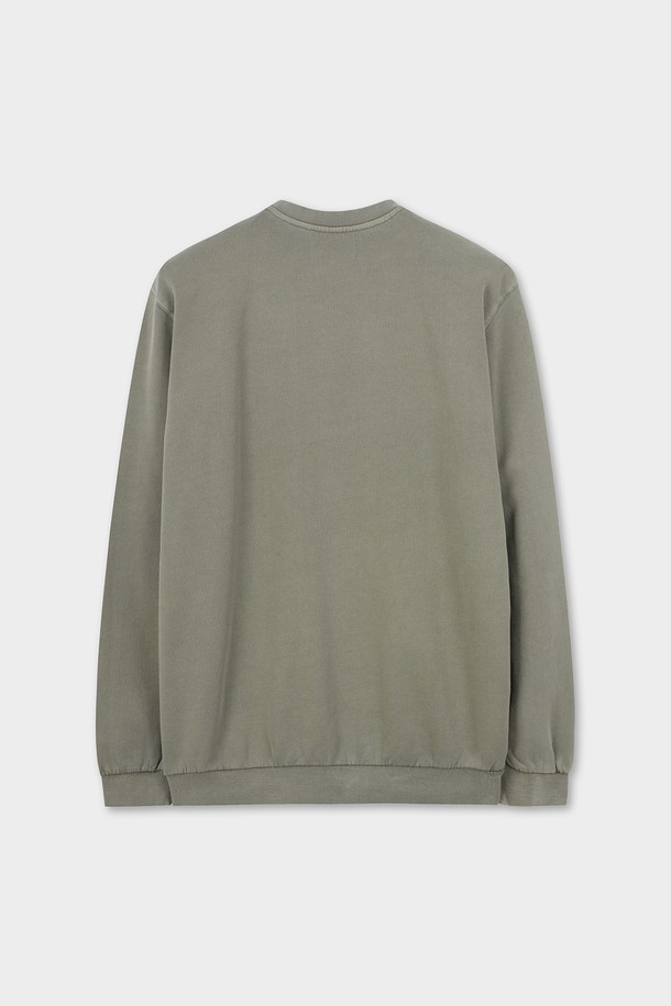 [Heritage] 가먼트다잉 스웨트셔츠 (카키) (BBNPMB151A2FS)는 아메리칸 빈티지 캐주얼 스타일을 추구하는 남성 고객을 위한 상의입니다. 봄, 가을, 겨울 계절에 적합하며, 일상 용도로 활용하기 좋습니다. 릴랙스 핏의 라운드넥 스웨트셔츠로, 캐주얼 및 클래식 스타일을 연출할 수 있습니다. 가먼트다잉 공법을 적용하여 자연스러운 색감과 빈티지한 분위기를 더했습니다. 두꺼운 면 소재에 로고 및 그래픽 패턴이 특징이며, 가을 나들이룩과 겨울 데일리룩에 활용하기 좋습니다.
