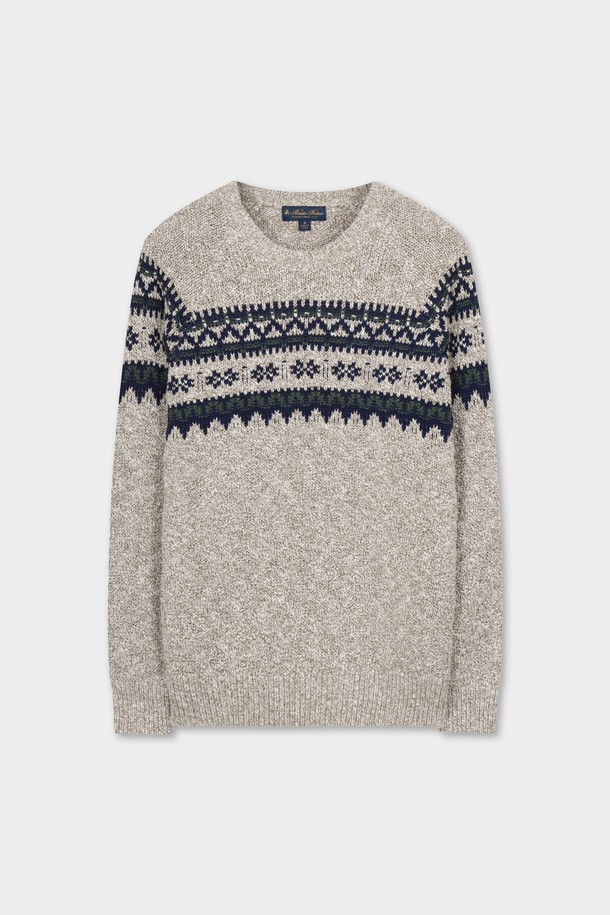 코튼 페어아일 크루넥 스웨터 (멀티)는 가을과 겨울에 따뜻하게 입을 수 있는 레귤러핏의 긴소매 스웨터입니다. 부드러운 면 소재로 제작되어 편안한 착용감을 선사하며, 두꺼운 두께감으로 보온성을 높였습니다. 클래식한 스타일의 페어아일 패턴이 돋보이며, 어깨에서 가슴까지 이어지는 노르딕 디자인이 특징입니다. 데일리룩으로 활용하기 좋으며, 멀티, 베이지, 네이비 세 가지 색상으로 만나볼 수 있습니다.
