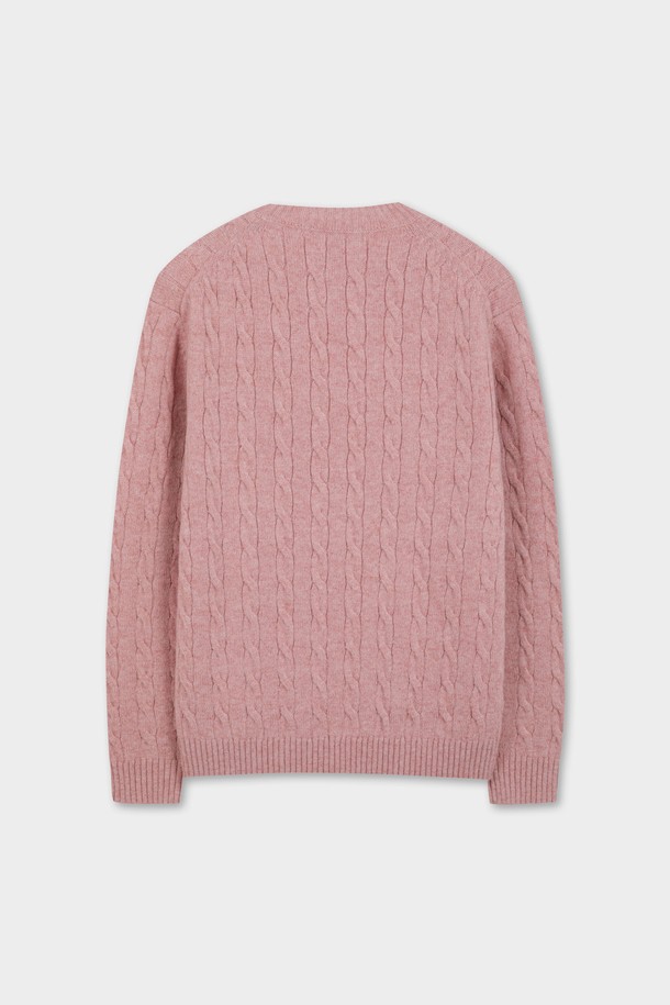 [Online Exclusive] 셔틀랜드 케이블 풀오버 (핑크) (BBWRMOF410)는 남성용 상의 니트/스웨터로, 가을과 겨울에 따뜻하게 착용할 수 있습니다. 셔틀랜드 울 소재로 제작되어 부드러운 촉감을 선사하며, 라운드넥과 레귤러핏 디자인으로 클래식하고 베이직한 스타일을 연출합니다. 두꺼운 두께감과 긴 소매, 케이블 패턴이 특징이며, 데이트룩과 출근룩 등 다양한 TPO에 활용 가능합니다. 미니멀, 캐주얼 스타일을 선호하는 남성분들께 추천하는 온라인 전용 상품입니다.
