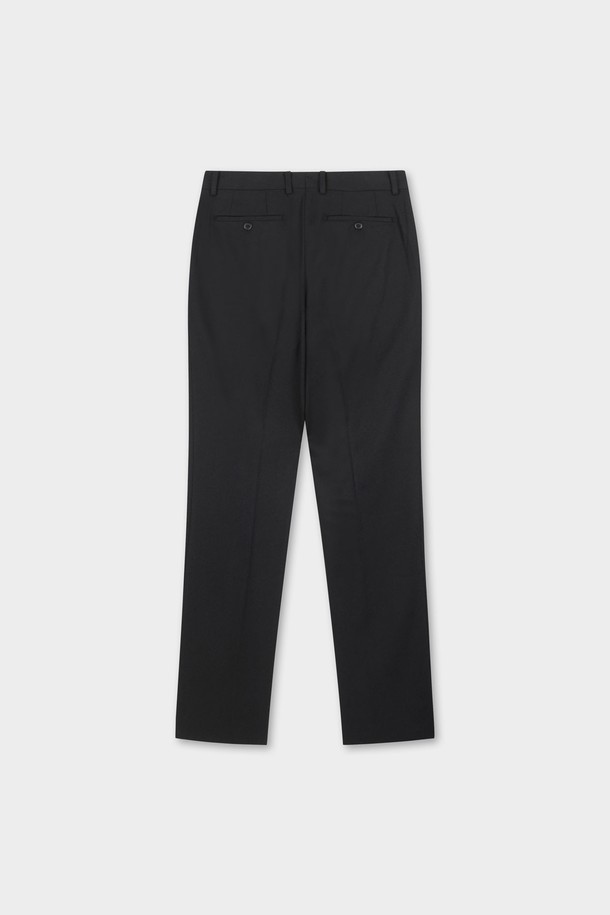 **울 트라우져 (블랙) (BBPCMBF401)**

가을, 겨울 시즌을 위한 남성용 울 트라우져입니다. 클래식하고 포멀한 스타일로, 오피스룩, 회의룩, 출근룩에 적합합니다. 레귤러핏의 긴 기장 바지로, 두꺼운 울 소재를 사용하여 보온성을 높였습니다. 무지 디자인으로 미니멀한 느낌을 주며, 정장 바지 또는 포멀웨어로 활용하기 좋습니다.
