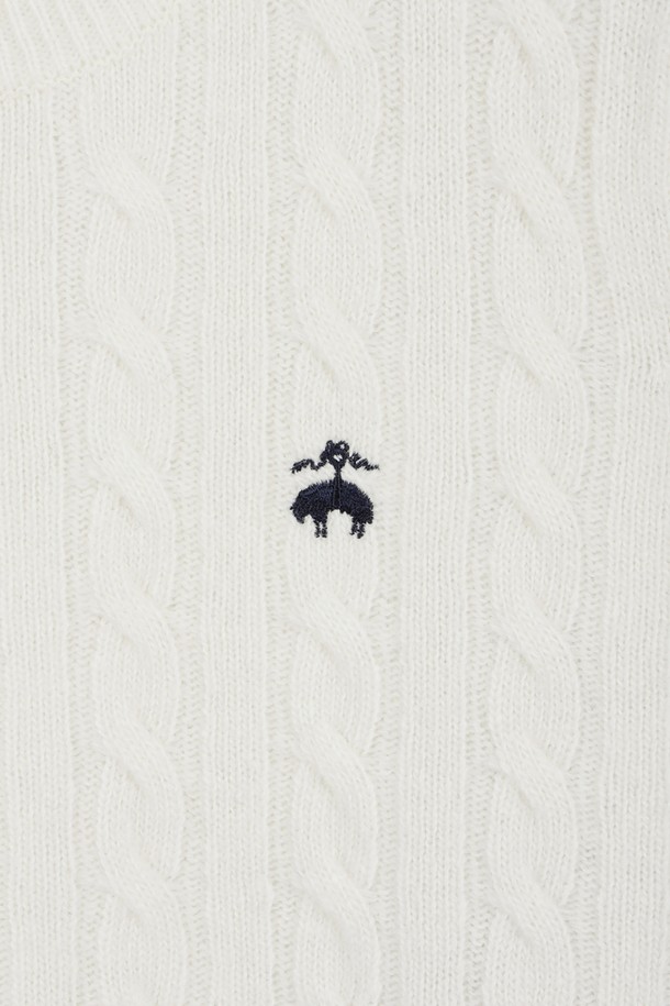 따뜻하고 포근한 여성 울 케이블 스웨터 (아이보리) 입니다. 클래식하고 베이직한 디자인으로 가을, 겨울에 활용하기 좋습니다. 부드러운 울 소재로 제작되어 뛰어난 촉감을 자랑하며, 라운드넥과 긴소매, 클래식핏으로 편안한 착용감을 선사합니다. 케이블 패턴이 돋보이며, 가슴 부분에는 Golden Fleece 로고 디테일이 있습니다. 겨울 데일리룩, 모임룩, 카페룩 등 다양한 TPO에 맞춰 클래식, 미니멀, 캐주얼 스타일을 연출해보세요.
