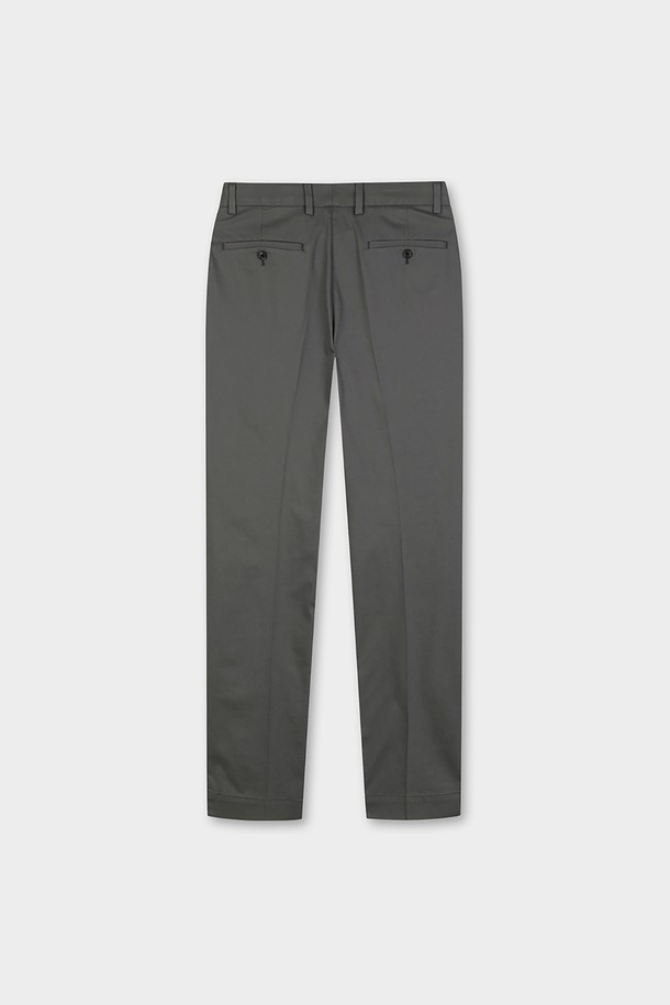 슬림핏 코튼 스트레치 어드밴티지 치노 (마그넷) (BBPCMFZ501)는 부드러운 촉감의 면 소재에 스트레치 기능이 더해져 편안한 착용감을 선사합니다. 베이직하고 캐주얼한 스타일로, 봄, 가을에 활용하기 좋은 긴 기장의 치노팬츠입니다. 출근룩과 비즈니스 캐주얼에 적합하며, 캐주얼, 클래식, 미니멀 스타일을 연출하기 좋습니다. 슬림핏으로 제작되어 세련된 핏을 자랑하며, 마그넷 컬러로 다양한 상의와 매치하기 용이합니다. 무지 디자인으로 어떤 스타일에도 잘 어울려 활용도가 높습니다.
