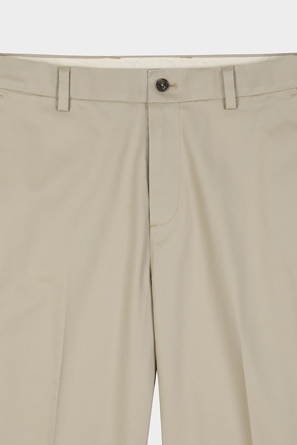 슬림핏 코튼 스트레치 어드밴티지 치노 (브리티쉬카키)는 남성용 치노팬츠입니다. 봄, 여름, 가을에 착용하기 좋으며, 일상 및 출근룩, 비즈니스 캐주얼에 적합합니다. 베이직하고 캐주얼한 스타일을 연출하며, 슬림핏 디자인으로 깔끔한 핏을 선사합니다. 면 소재에 스트레치 기능이 더해져 편안한 착용감을 제공합니다.
