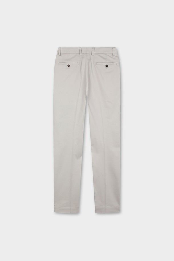 슬림핏 코튼 스트레치 어드밴티지 치노 (스톤) (BBPCMFZ501)는 남성용 치노 팬츠입니다. 데일리웨어와 일상, 출근룩, 비즈니스 캐주얼에 적합하며, 클래식, 미니멀, 캐주얼 스타일을 연출할 수 있습니다. 사계절 착용 가능하며, 면과 스판덱스 혼방 소재로 제작되어 편안한 착용감을 제공합니다. 논아이론 가공으로 구김을 최소화했으며, 슬림핏 및 테이퍼드 핏으로 세련된 실루엣을 연출합니다. 플랫 프론트 디자인과 앞면 비스듬한 포켓, 뒷면 버튼 포켓, 내장 스트레치 밴드가 특징입니다.
