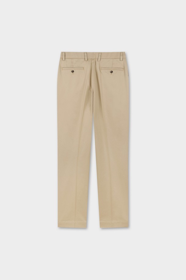 레귤러핏 라이트웨이트 어드밴티지 치노 (브리티쉬카키) (BBPCMMZ502)는 남성용 치노 팬츠입니다. 봄, 여름, 가을에 착용하기 적합하며, 일상 및 출근룩, 비즈니스 캐주얼에 어울립니다. 부드러운 면 소재에 얇은 두께감으로 편안한 착용감을 선사하며, 레귤러핏 디자인으로 제작되었습니다. 베이직, 캐주얼, 미니멀, 클래식 스타일을 연출하기 좋으며, 무지 패턴의 브리티쉬카키 컬러가 어떤 상의에도 잘 어울립니다.
