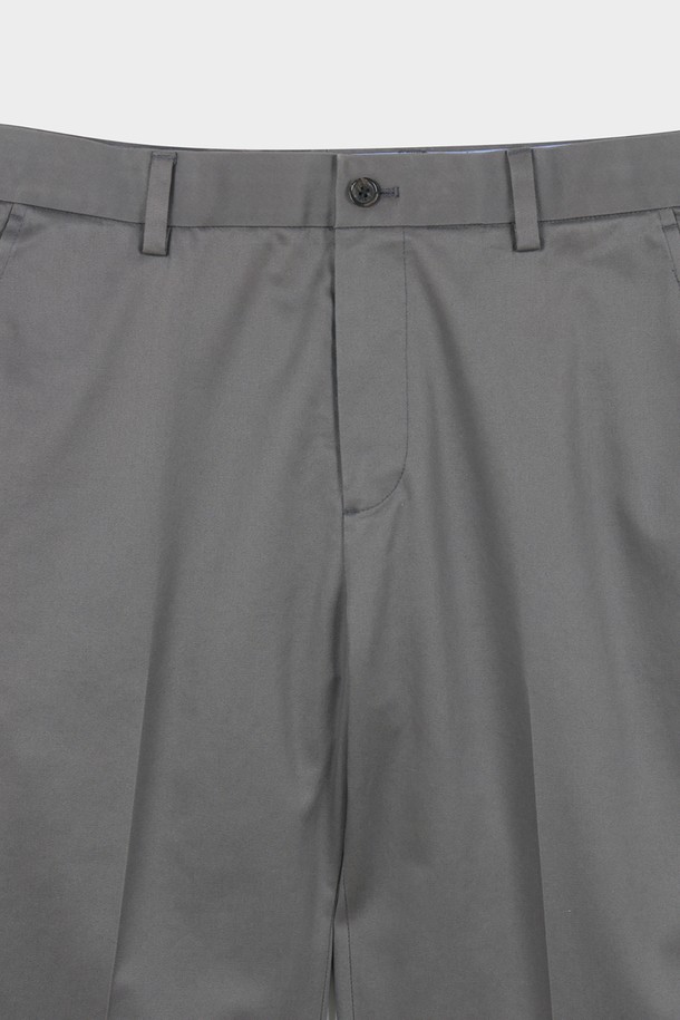 슬림핏 라이트웨이트 어드밴티지 치노(마그넷) (BBPCMMZ501)는 남성용 치노 팬츠입니다. 봄, 여름, 가을에 착용하기 좋으며, 가볍고 부드러운 면 소재로 제작되어 편안한 착용감을 선사합니다. 베이직하고 캐주얼한 스타일로, 출근룩이나 비즈니스 캐주얼에 활용하기 좋습니다. 슬림핏 디자인과 무지 패턴, 마그넷 및 그레이 컬러로 미니멀하고 클래식한 분위기를 연출합니다.
