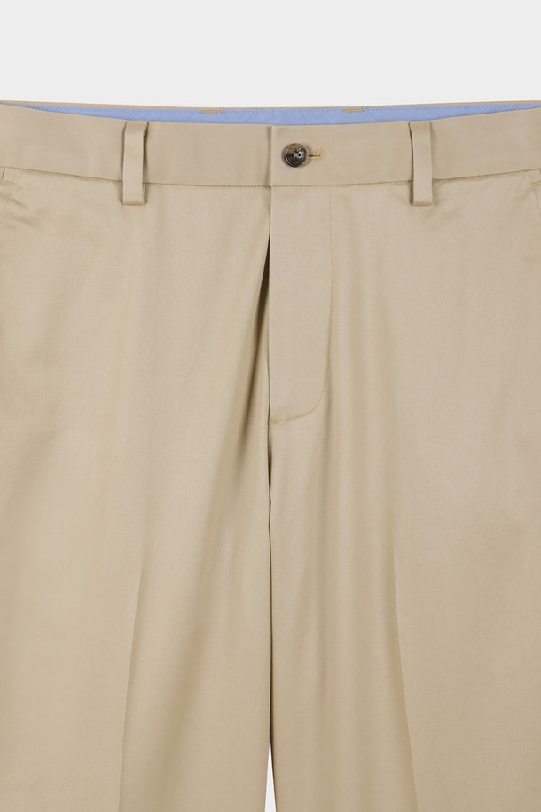 **슬림핏 라이트웨이트 어드밴티지 치노 (브리티쉬카키) (BBPCMMZ501)**

가볍고 시원한 착용감의 슬림핏 라이트웨이트 어드밴티지 치노 팬츠입니다. 브리티쉬 카키 컬러에 무지 디자인으로, 출근룩과 비즈니스 캐주얼에 적합합니다. 허리 부분 내장 스트레치 밴드로 편안함을 더했으며, 논아이론 가공으로 관리가 용이합니다. 코튼과 스판덱스 혼방 소재로 제작되어 신축성 있는 활동성을 제공합니다. 앞면 비스듬한 포켓과 뒷면 버튼 포켓, 플랫 프론트 디자인으로 깔끔한 스타일을 연출합니다.
