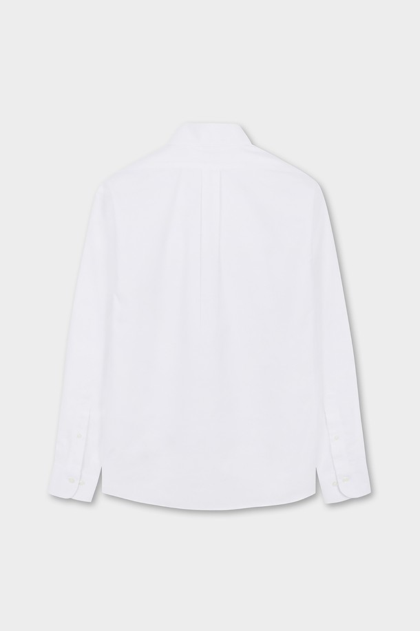 논아이런 옥스포드 셔츠 (화이트) (BBTHMNZ501)는 남성용 상의로, 일상 및 비즈니스 상황 모두에 적합한 셔츠입니다. 부드러운 촉감의 면 소재에 논아이런 기능을 더해 구김 없이 편안하게 착용할 수 있습니다. 클래식하고 베이직한 스타일로, 레귤러핏과 긴소매 디자인이 특징입니다. 차이나 칼라가 돋보이며, 사계절 내내 활용 가능한 실용적인 아이템입니다. 출근룩, 비즈니스 캐주얼, 오피스룩 등 다양한 TPO에 미니멀하게 연출하기 좋습니다.
