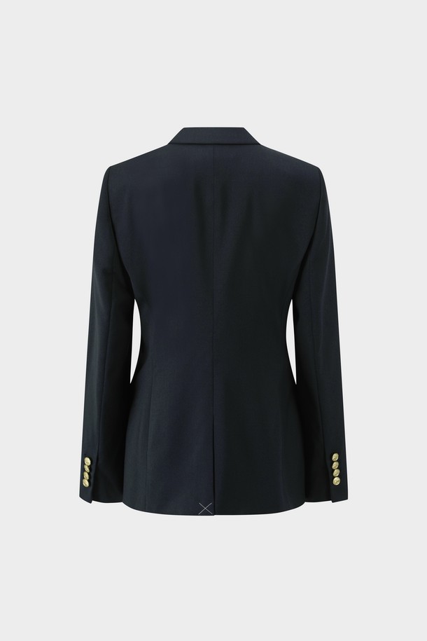 세련된 무드의 여성 울 싱글 2버튼 금장 블레이저 (네이비)입니다. 포멀, 비즈니스 룩에 어울리는 클래식하고 엘레강스한 스타일을 연출합니다. 고급스러운 울 소재, 슬림핏 디자인으로 시크한 실루엣을 완성하며, 허리 다트와 얇은 숄더 패딩이 섬세한 핏을 잡아줍니다. 싱글 버튼 여밈과 금장 버튼 디테일이 포인트이며, 봄, 가을 시즌에 활용하기 좋습니다. 오피스룩, 비즈니스 캐주얼, 출근룩에 활용하여 세련된 스타일을 연출해보세요.
