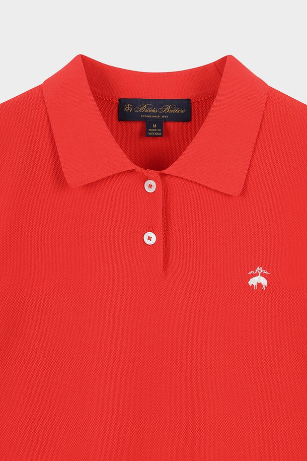 [여성] 코튼 폴로 반팔 스웨터 (레드) (BBWTWB202ADFM)는 부드러운 면 소재로 제작되어 시원하고 편안한 착용감을 선사합니다. 레귤러 핏과 반소매 디자인으로, 베이직하면서도 캐주얼한 스타일을 연출하며, 봄, 여름 시즌에 활용하기 좋습니다. 왼쪽 가슴에는 로고 자수 디테일이 포인트로 들어가 있으며, 신축성 있는 소재로 활동성을 높였습니다. 데이트룩, 카페룩, 봄 소풍룩 등 다양한 TPO에 맞춰 클래식, 미니멀한 스타일을 완성해보세요. 폴로넥 디자인이 세련된 분위기를 더하는 레귤러 기장의 여성 폴로 스웨터입니다.
