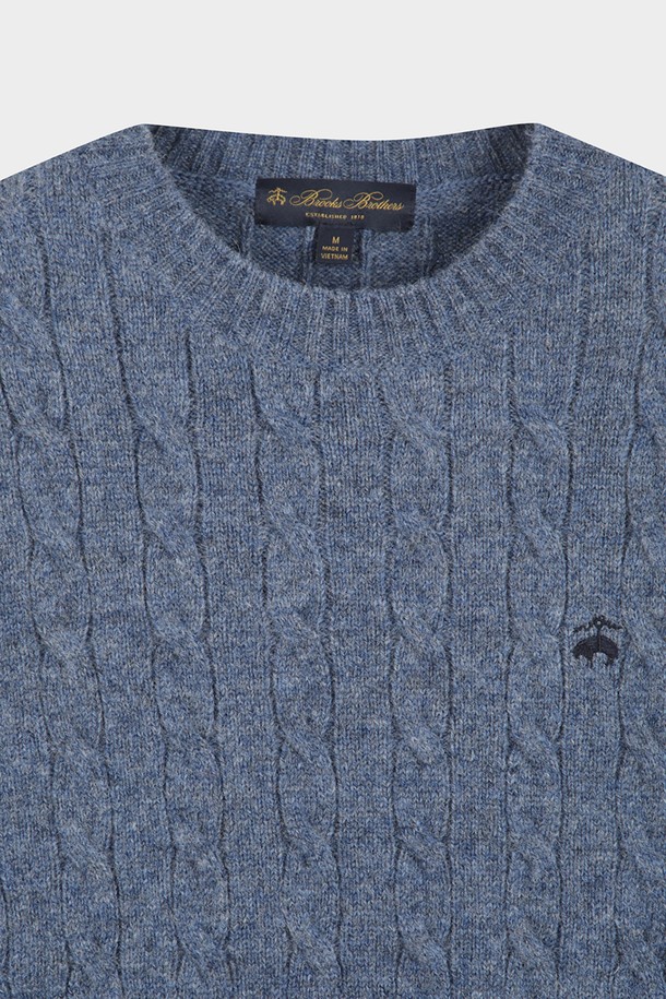 [Online Exclusive] 셔틀랜드 케이블 풀오버 (블루) (BBWRMOF410)는 클래식하고 베이직한 스타일을 추구하는 남성 고객을 위한 제품입니다. 셔틀랜드 울 소재로 제작되어 부드러운 촉감과 두꺼운 두께로 따뜻함을 제공하며, 가을/겨울 시즌에 착용하기 좋습니다. 라운드넥과 레귤러핏 디자인, 긴소매 기장으로 출근룩, 비즈니스 캐주얼, 모임룩 등 다양한 TPO에 활용 가능합니다. 케이블 패턴이 돋보이는 블루 컬러의 풀오버는 미니멀, 캐주얼 스타일을 선호하는 고객에게 적합합니다. 온라인에서만 만나볼 수 있는 특별한 아이템입니다.
