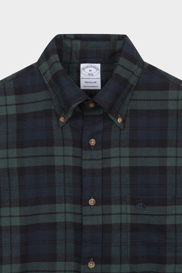 **플란넬 체크 셔츠 (멀티) (BBTHMFF401)**

부드러운 촉감의 면 소재 플란넬 체크 셔츠입니다. 가을, 겨울 시즌에 어울리는 두꺼운 두께감으로 보온성을 더했습니다. 클래식과 캐주얼 스타일을 아우르며, 일상, 출근룩, 모임룩 등 다양한 TPO에 활용하기 좋습니다. 스코틀랜드 타탄 체크 패턴과 1900년대 시그니처 버튼다운 칼라가 특징이며, 멀티, 딥블루, 그린, 블랙 등 다채로운 색상으로 만나보세요. 레귤러핏으로 편안하게 착용할 수 있는 긴소매 셔츠입니다.
