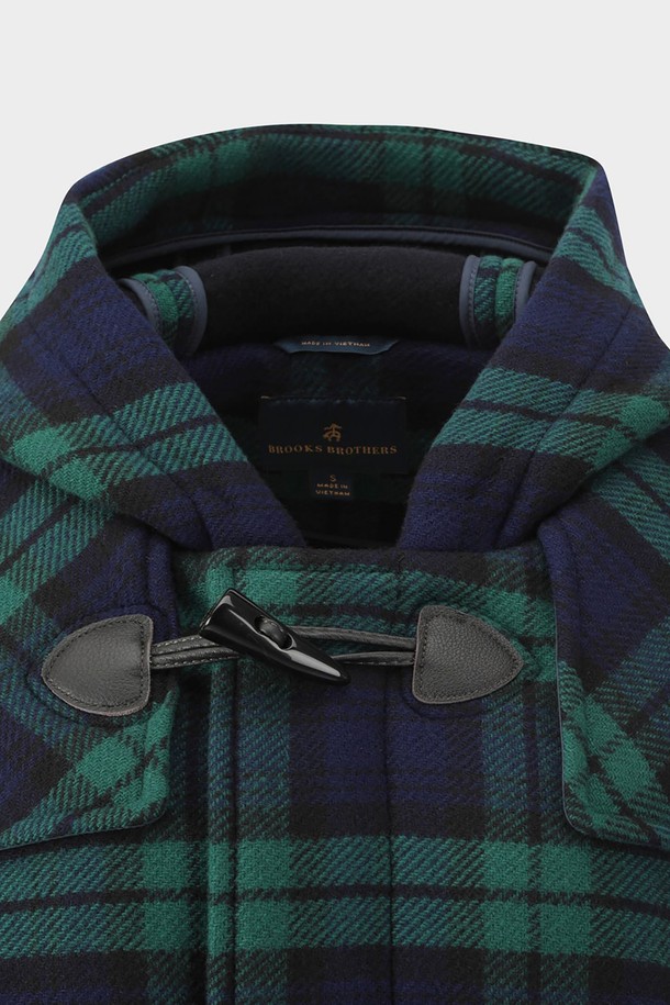 네이비 컬러의 울 블랙와치 더플 코트 (BBCDMNF401)입니다. 클래식하고 캐주얼한 스타일로, 가을과 겨울에 따뜻하게 입을 수 있습니다. 남성용 레귤러핏이며, 블랙와치 체크 패턴이 특징입니다. 두꺼운 울 소재로 제작되어 보온성이 뛰어나며, 토글 여밈 방식과 긴 소매 디자인으로 완성도를 높였습니다. 겨울 데일리룩, 모임룩, 데이트룩 등 다양한 TPO에 활용하기 좋습니다.
