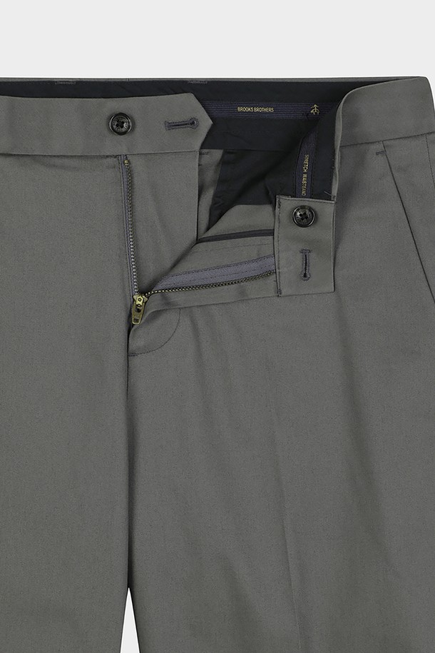 레귤러핏 코튼 스트레치 어드밴티지 치노 (마그넷) (BBPCMFZ502)는 남성용 치노 팬츠입니다. 부드러운 촉감의 면과 스판덱스 혼방 소재로 제작되어 편안한 착용감을 제공하며, 봄, 가을에 적합합니다. 베이직하고 캐주얼한 스타일로, 레귤러핏 디자인과 무지 패턴이 특징입니다. 출근룩과 비즈니스 캐주얼에 활용하기 좋으며, 캐주얼, 클래식, 미니멀 스타일을 즐겨 입는 분들께 추천합니다. 색상은 마그넷과 그레이 두 가지로 출시되었습니다.
