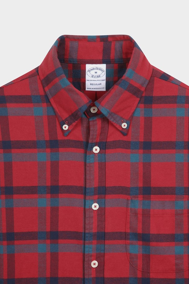 소멜로스 플란넬 체크 셔츠 (레드) (BBTHMMF401)는 남성용 상의 셔츠입니다. 가을과 겨울에 어울리는 두꺼운 두께감과 부드러운 플란넬 소재로 제작되어 따뜻하고 포근한 착용감을 선사합니다. 레드와 네이비 컬러의 체크 패턴이 캐주얼한 스타일을 연출하며, 버튼다운 네크라인과 긴 소매, 레귤러 핏으로 편안하게 착용할 수 있습니다. 출근룩과 모임룩, 그리고 캐주얼, 클래식, 미니멀한 스타일 연출에 적합한 아이템입니다.
