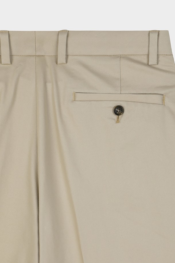 슬림핏 코튼 스트레치 어드밴티지 치노 (브리티쉬카키)는 남성용 치노팬츠입니다. 봄, 여름, 가을에 착용하기 좋으며, 일상 및 출근룩, 비즈니스 캐주얼에 적합합니다. 베이직하고 캐주얼한 스타일을 연출하며, 슬림핏 디자인으로 깔끔한 핏을 선사합니다. 면 소재에 스트레치 기능이 더해져 편안한 착용감을 제공합니다.
