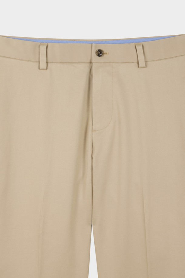 레귤러핏 라이트웨이트 어드밴티지 치노 (브리티쉬카키) (BBPCMMZ502)는 남성용 치노 팬츠입니다. 봄, 여름, 가을에 착용하기 적합하며, 일상 및 출근룩, 비즈니스 캐주얼에 어울립니다. 부드러운 면 소재에 얇은 두께감으로 편안한 착용감을 선사하며, 레귤러핏 디자인으로 제작되었습니다. 베이직, 캐주얼, 미니멀, 클래식 스타일을 연출하기 좋으며, 무지 패턴의 브리티쉬카키 컬러가 어떤 상의에도 잘 어울립니다.
