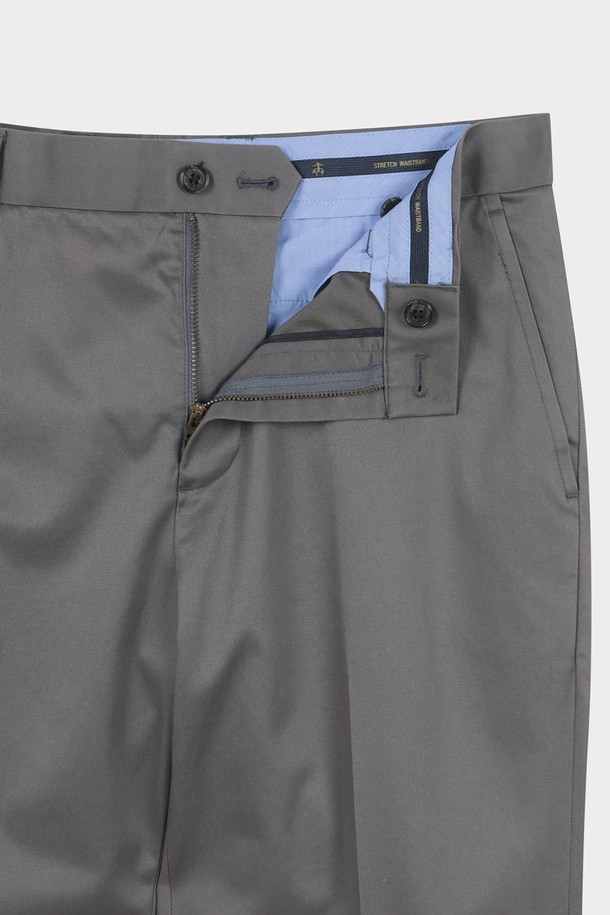 슬림핏 라이트웨이트 어드밴티지 치노(마그넷) (BBPCMMZ501)는 남성용 치노 팬츠입니다. 봄, 여름, 가을에 착용하기 좋으며, 가볍고 부드러운 면 소재로 제작되어 편안한 착용감을 선사합니다. 베이직하고 캐주얼한 스타일로, 출근룩이나 비즈니스 캐주얼에 활용하기 좋습니다. 슬림핏 디자인과 무지 패턴, 마그넷 및 그레이 컬러로 미니멀하고 클래식한 분위기를 연출합니다.
