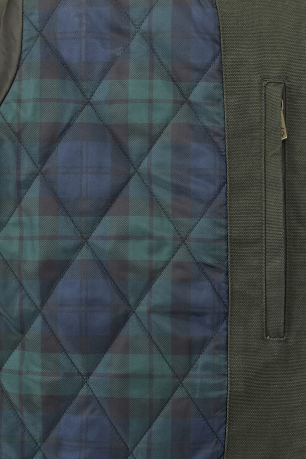 [HERITAGE] 워시드 워크 재킷 (카키) (BBOPMHF306)은 캐주얼, 워크웨어, 미니멀 스타일을 추구하는 남성들을 위한 아우터입니다. 봄, 가을에 어울리는 중간 두께의 면 소재로 제작되었으며, 워싱 가공을 통해 부드러운 촉감을 제공합니다. 레귤러핏으로 제작되었으며, 긴 소매와 칼라, 포켓 디테일이 특징입니다. 집업 여밈 방식과 무지 패턴으로 심플함을 더하여 다양한 가을 나들이룩에 활용하기 좋습니다. 카키 컬러의 워시드 워크 재킷은 당신의 스타일을 더욱 돋보이게 해줄 것입니다.
