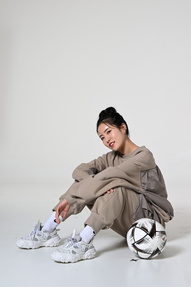 make a toast - 스웻셔츠 - Color Matching Shirring Sweatshirt BEIGE MBCSTO008BE