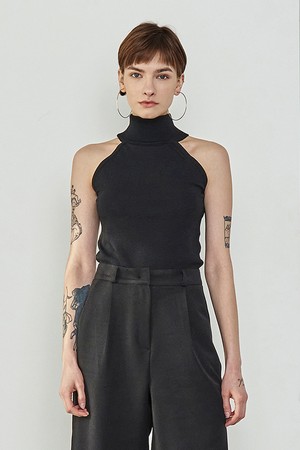 [22SS 1차 리오더] HALTER NECK SLEEVELESS KNIT - Black