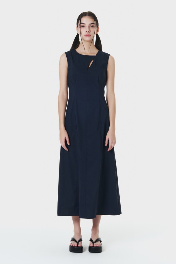 make a toast - 민소매 원피스 - Cutout maxi line dress NAVY MBCSOP003NV