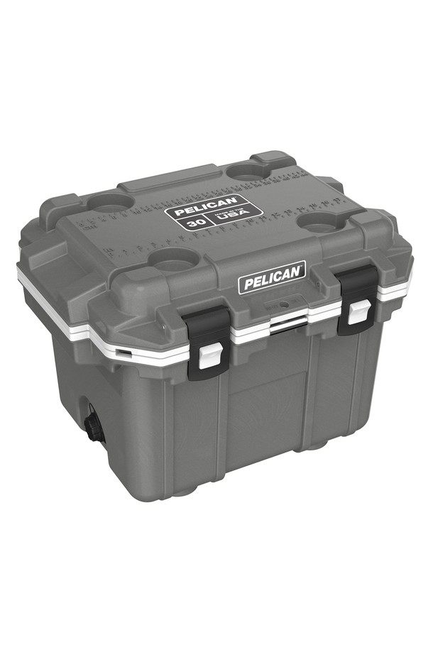 펠리칸 엘리트 쿨러 아이스박스 30QT(31.18L)는 캠핑, 피싱, 아웃도어 활동에 적합한 고내구성의 플라스틱 아이스박스입니다. 회전 성형 구조와 개별 주입 단열재, 우수한 단열 성능으로 내용물의 시원함을 오래 유지하며, 푸시앤풀 래치, 이중 핸들 시스템, 스테인리스 스틸 잠금장치 등의 편리한 기능을 갖췄습니다. 47cm x 48.3cm x 64.3cm 크기에 9.8Kg 무게, 31.18L 용량으로 컵홀더 4개, 병따개, 낚시자 등이 내장되어 있습니다.

