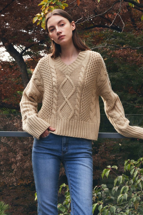 BY GINGER - 스웨터 - [22FW]Mix cable V-neck knit - beige