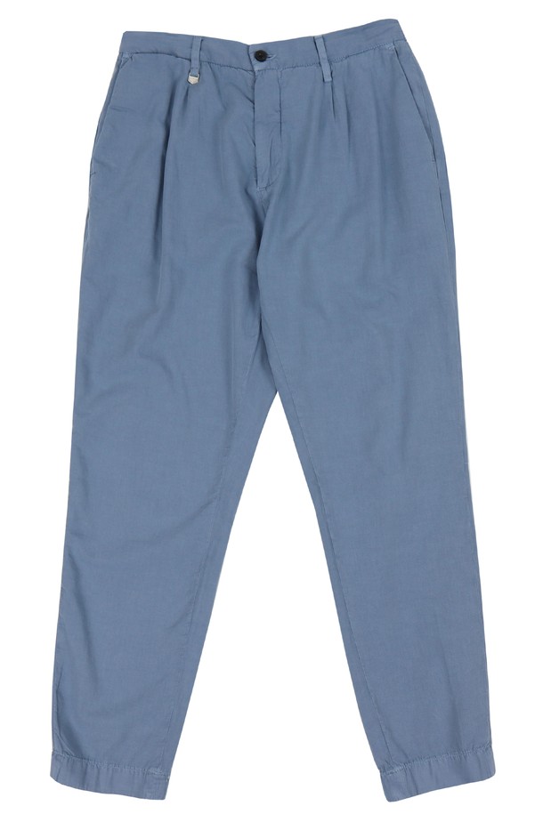 **제품 설명:**

봄, 여름 시즌에 시원하게 즐길 수 있는 5가지 컬러의 밴딩 린넨 바지 PT159A입니다. 스카이블루, 그린, 블랙, 화이트, 베이지의 다채로운 색상으로 출시되어 어떤 상의와도 편안하게 매치할 수 있습니다. 면과 린넨 혼방 소재로 제작되어 부드러운 촉감과 적당한 두께감을 자랑하며, 베이직핏 디자인으로 편안한 착용감을 선사합니다.
