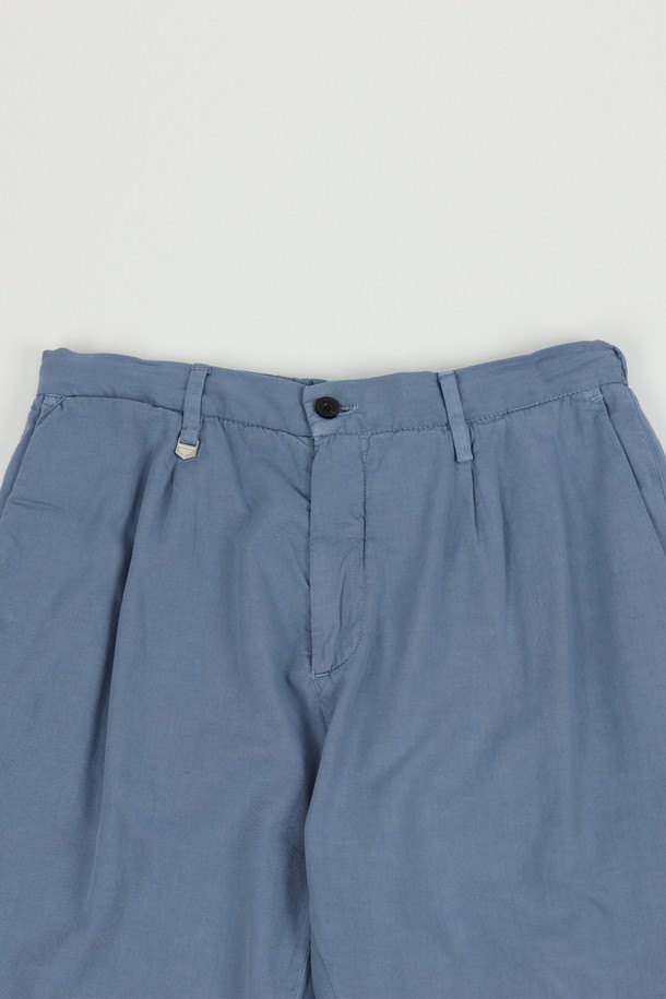 **제품 설명:**

봄, 여름 시즌에 시원하게 즐길 수 있는 5가지 컬러의 밴딩 린넨 바지 PT159A입니다. 스카이블루, 그린, 블랙, 화이트, 베이지의 다채로운 색상으로 출시되어 어떤 상의와도 편안하게 매치할 수 있습니다. 면과 린넨 혼방 소재로 제작되어 부드러운 촉감과 적당한 두께감을 자랑하며, 베이직핏 디자인으로 편안한 착용감을 선사합니다.
