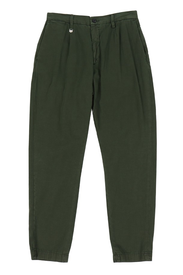 다양한 스타일을 연출하기 좋은 봄/여름 5컬러 밴딩 린넨 바지 PT159A입니다. 면 88%, 린넨 12% 혼방으로 제작되어 약간의 신축성과 비침이 있으며, 베이직핏의 긴 기장으로 편안하게 착용할 수 있습니다. 스카이, 그린, 블랙, 화이트, 베이지 5가지 색상으로 출시되어 데일리룩에 활용하기 좋습니다.
