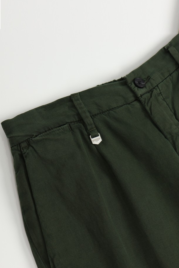 다양한 스타일을 연출하기 좋은 봄/여름 5컬러 밴딩 린넨 바지 PT159A입니다. 면 88%, 린넨 12% 혼방으로 제작되어 약간의 신축성과 비침이 있으며, 베이직핏의 긴 기장으로 편안하게 착용할 수 있습니다. 스카이, 그린, 블랙, 화이트, 베이지 5가지 색상으로 출시되어 데일리룩에 활용하기 좋습니다.
