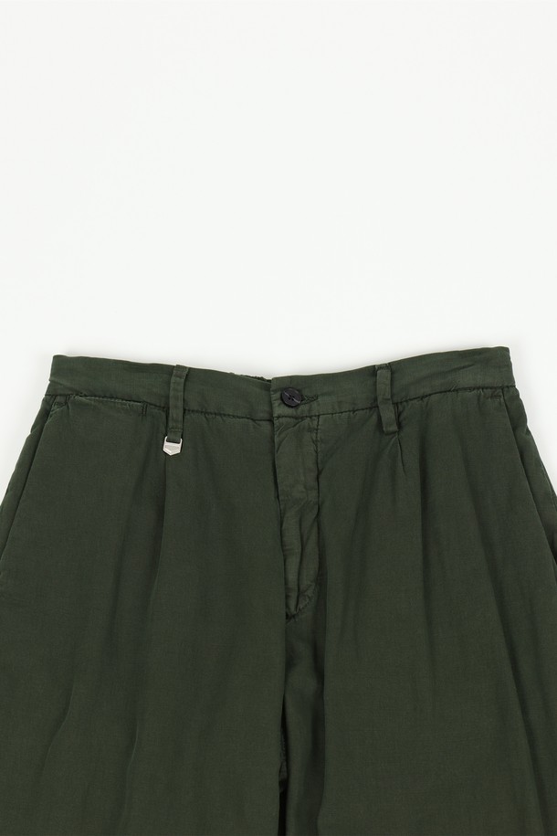 다양한 스타일을 연출하기 좋은 봄/여름 5컬러 밴딩 린넨 바지 PT159A입니다. 면 88%, 린넨 12% 혼방으로 제작되어 약간의 신축성과 비침이 있으며, 베이직핏의 긴 기장으로 편안하게 착용할 수 있습니다. 스카이, 그린, 블랙, 화이트, 베이지 5가지 색상으로 출시되어 데일리룩에 활용하기 좋습니다.
